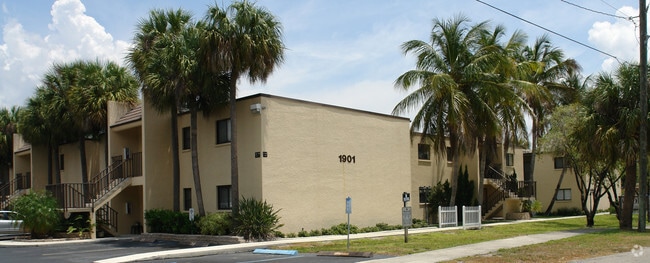 Primary Photo - Croix Apartments