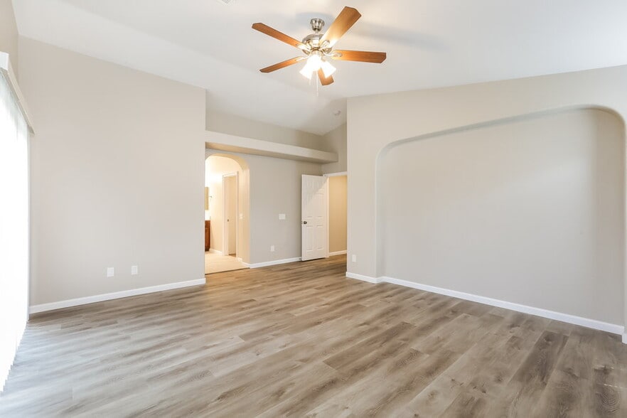 Building Photo - 196 Broken Putter Way