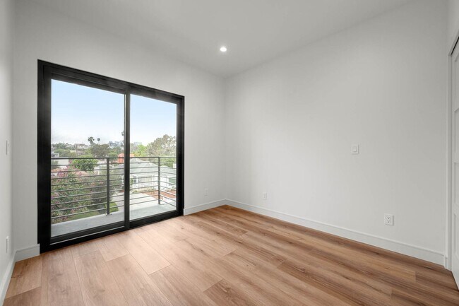 Building Photo - 1920 S Sherbourne Dr