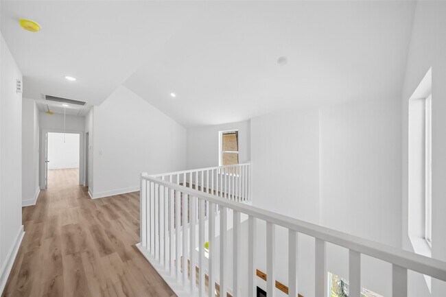 Building Photo - 23 Presidio Rd