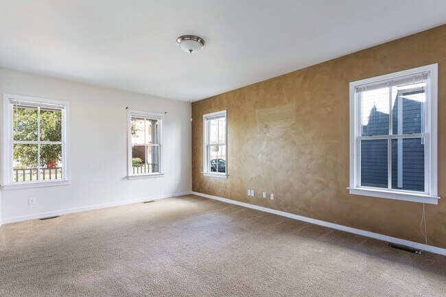 Building Photo - BEAUTIFUL NEW HOME IN HISTORIC MANCHESTER ...