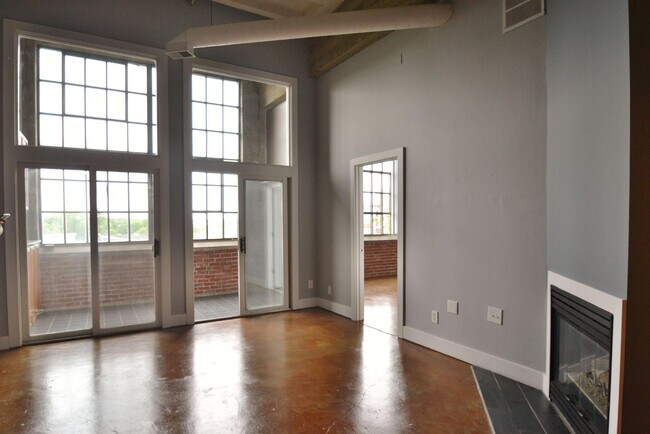 Building Photo - Real Silk Lofts