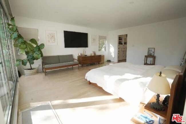 Building Photo - 2690 Zorada Dr