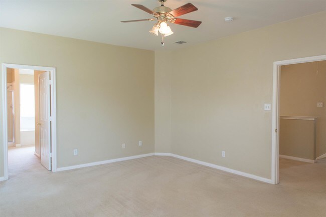 Building Photo - 340 Meadow Park
