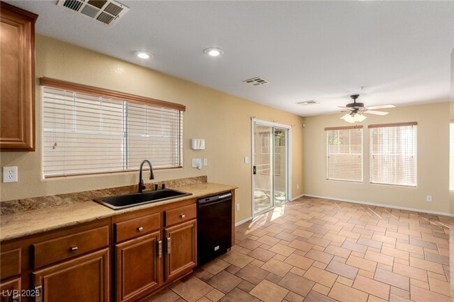 Building Photo - 179 Redwood Pond Dr
