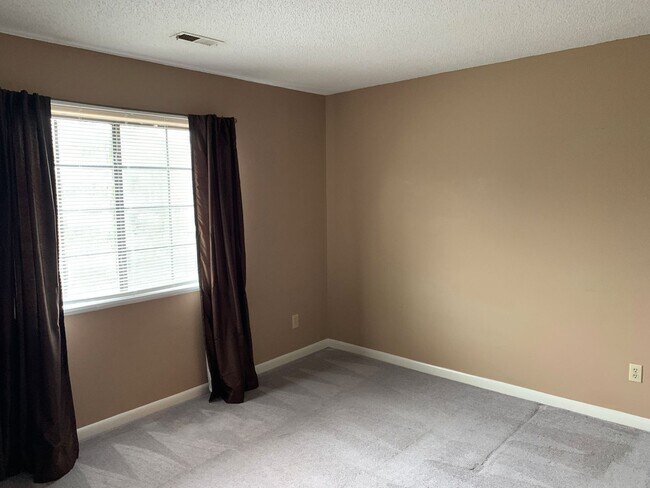 Building Photo - Gated Community, 1.5 Miles to Beach, Pet F...