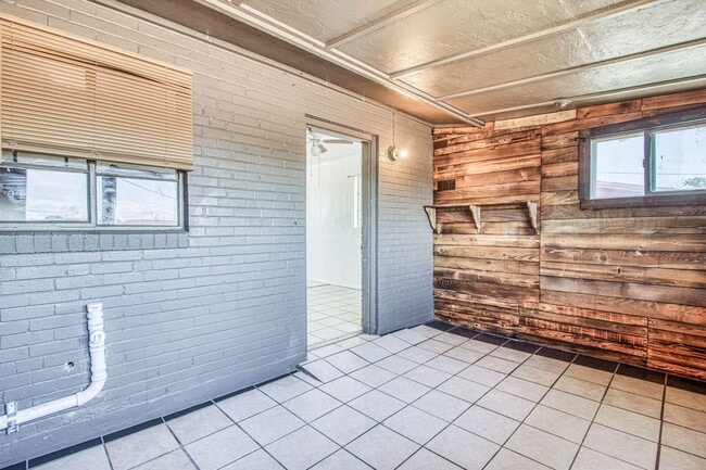 Building Photo - Beautiful 3 bed-1 bath house