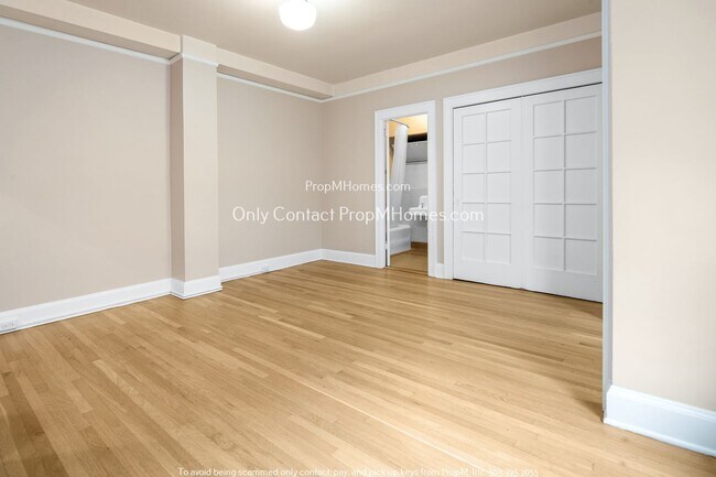 Building Photo - Classic Nob Hill Studio with Courtyard Acc...