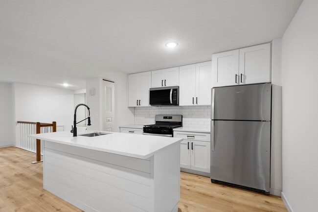 Building Photo - READY FOR MOVE IN! NEWLY RENOVATED 3 BEDRO...
