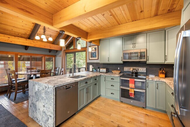 Building Photo - Alpine Meadows Winter Escape Ski Lease