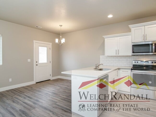 Building Photo - Beautiful 3 Bed 2.5 Bath Townhome in West ...