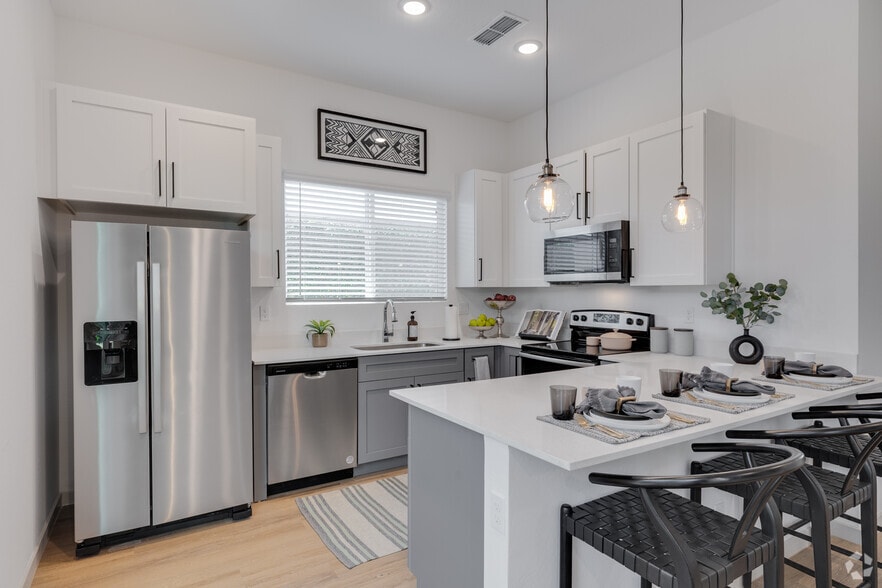 2BR, 2BA - 1,012SF - Marigold Ranch at San Tan Village
