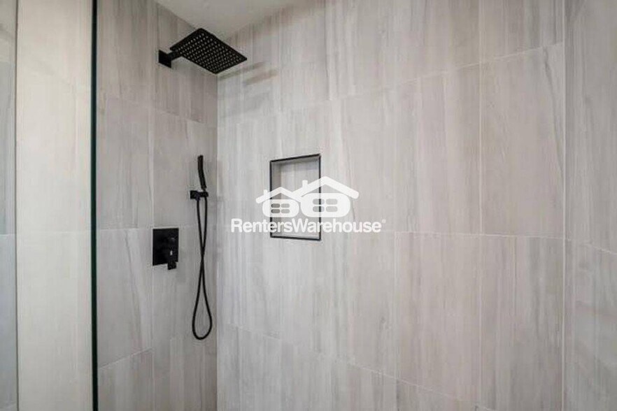 Building Photo - 16627 Aldenham Pl