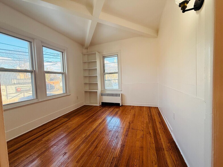 Building Photo - 86 W Main St