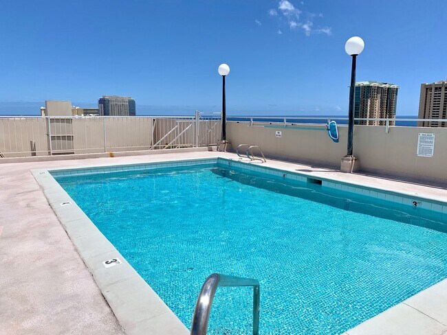Building Photo - 1 Bedroom, 1 Bath Condo in the Heart of Waikiki – $2500/month