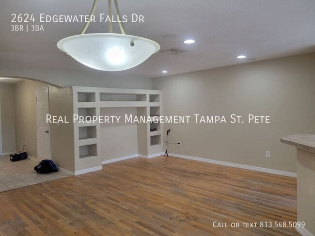 Building Photo - 2624 Edgewater Falls Dr