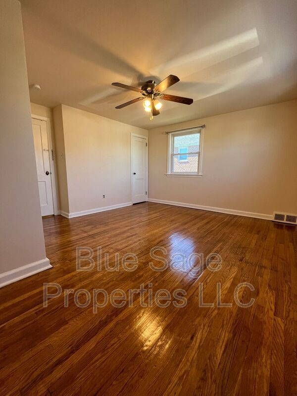 Building Photo - 202 Davis Ave