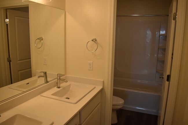 Building Photo - 4049 Cinnabar Ave