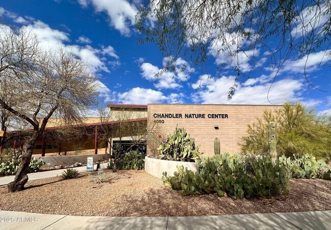 Building Photo - Stunning 4 bedroom, 3 bathroom home in the desirable community of Avian Trails!!