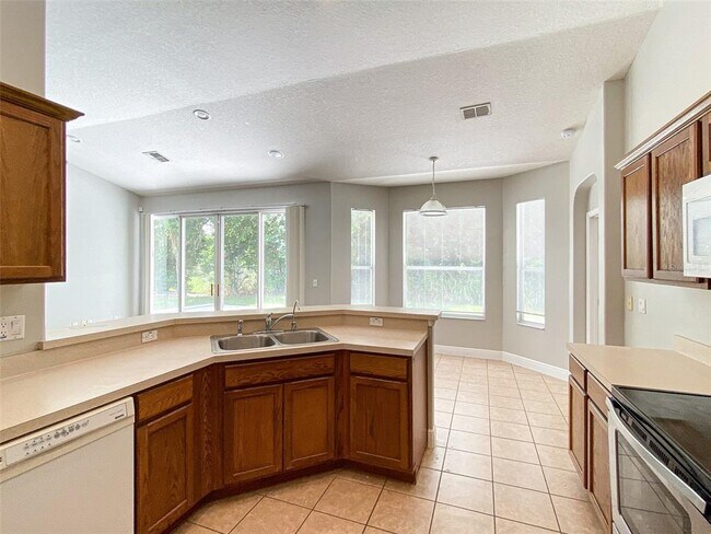 Building Photo - 3018 Lakewood Pointe Dr