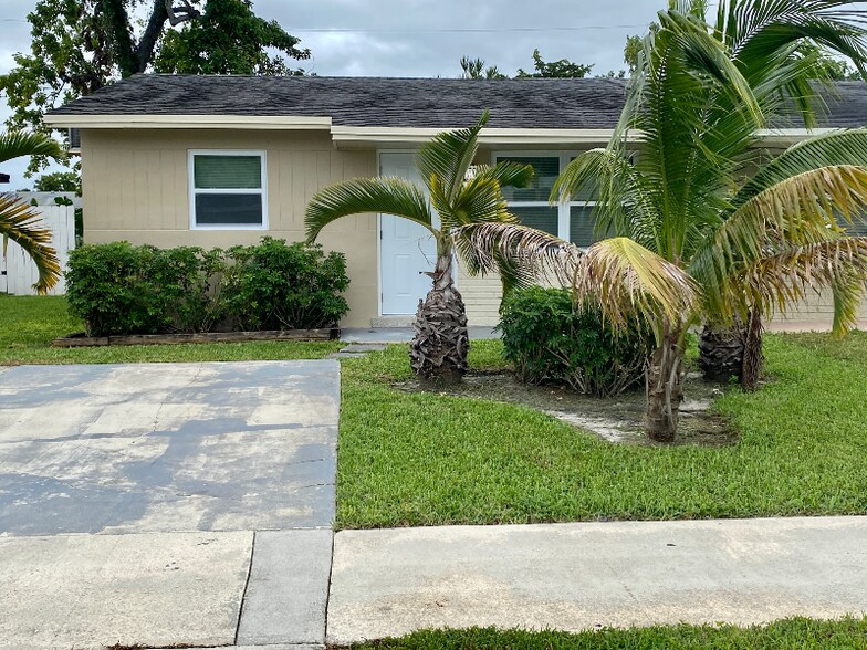 Primary Photo - 2608 NW 65th Ave