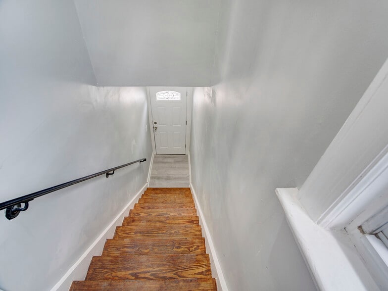 Building Photo - 20 W 49th St