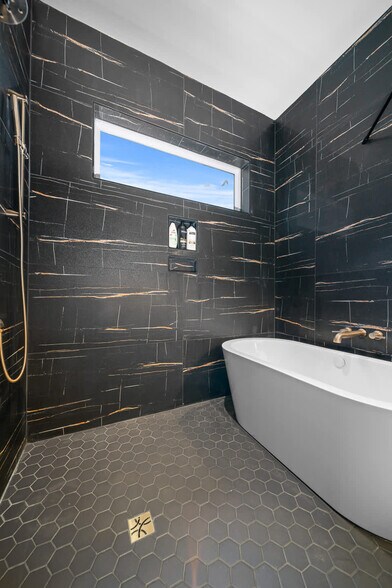 Building Photo - 1102C Buchanan St