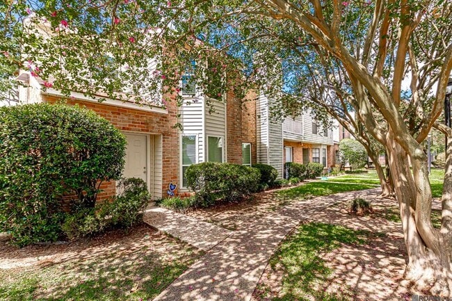 Building Photo - 9821 Siegen Ln