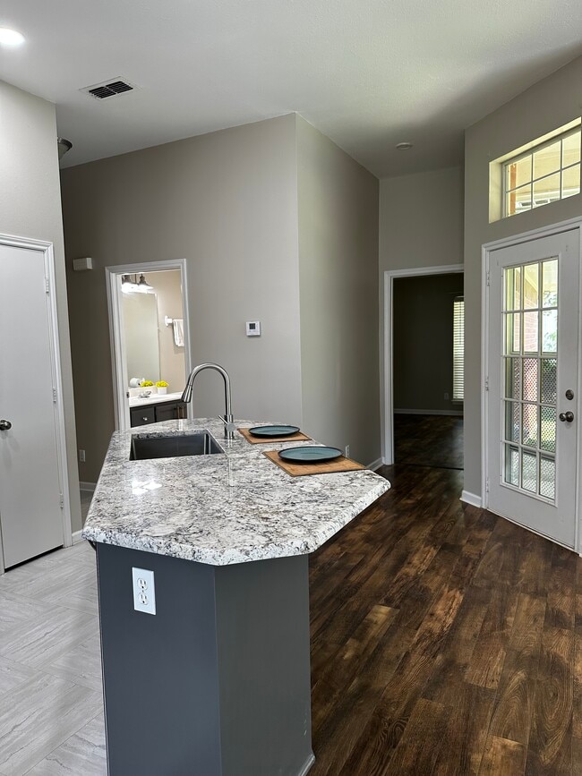 Building Photo - 2914 Shenandoah Dr
