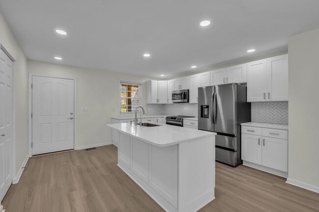 Building Photo - 129 Vintage Cir