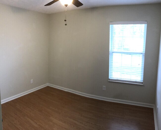 Building Photo - 5616 Jamaica Ln