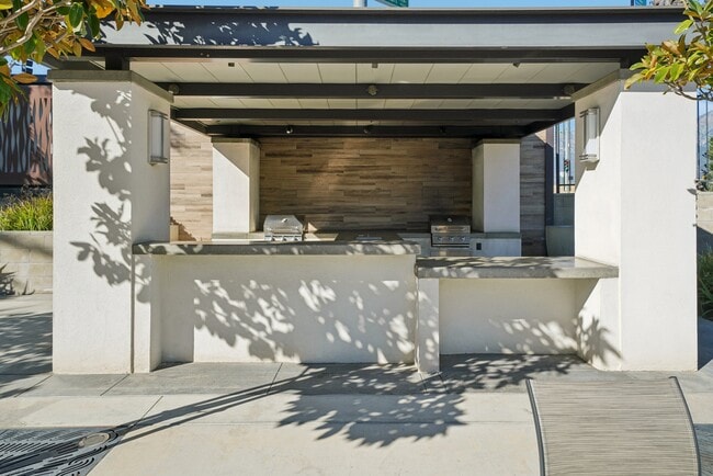 Building Photo - 11048 Luminate Dr