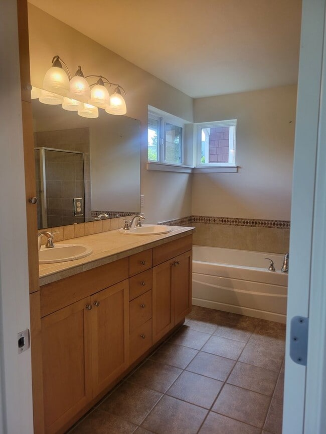 Building Photo - Highly Desirable Community, Beautiful View...