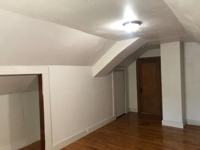 Building Photo - 3215 W Auer Ave