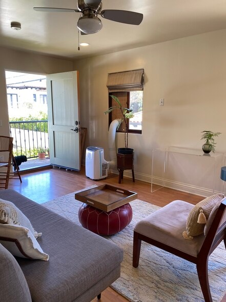 Sunny and bright space - 12254 Darlington Ave