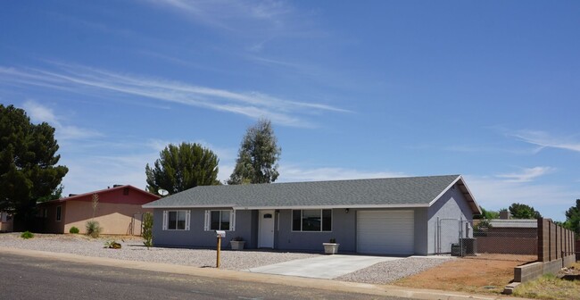 Building Photo - 523 N Leonardo De Vinci Dr