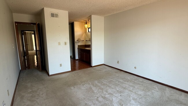 Building Photo - Beautiful Waterfront on Lake San Marcos!