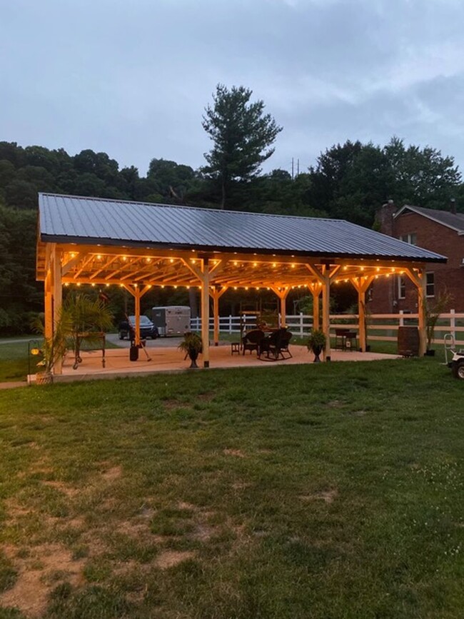 Building Photo - 5 Bedroom 2 1/2 Bath Home w/ Wrap Around P...