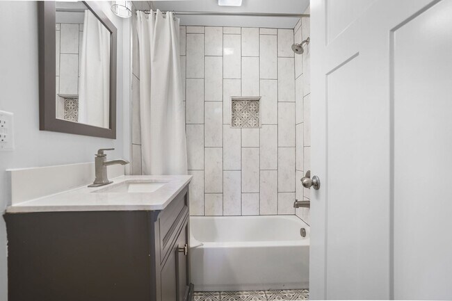 Building Photo - 520 Elgin St