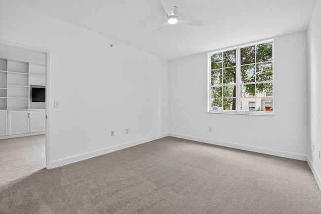 Building Photo - 630 S Sapodilla Ave