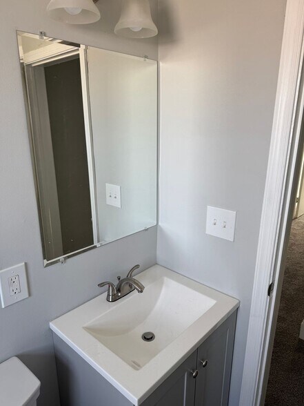 Building Photo - 2231 Graythorn Rd