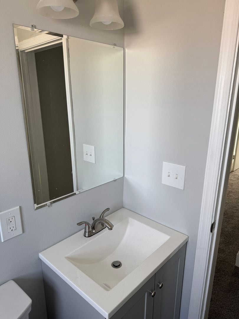 Building Photo - 2231 Graythorn Rd