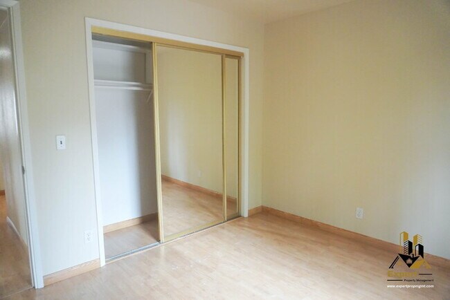 Building Photo - 5333 Primrose Dr