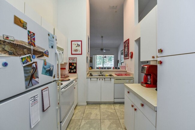 Building Photo - 4228 Central Sarasota Pkwy