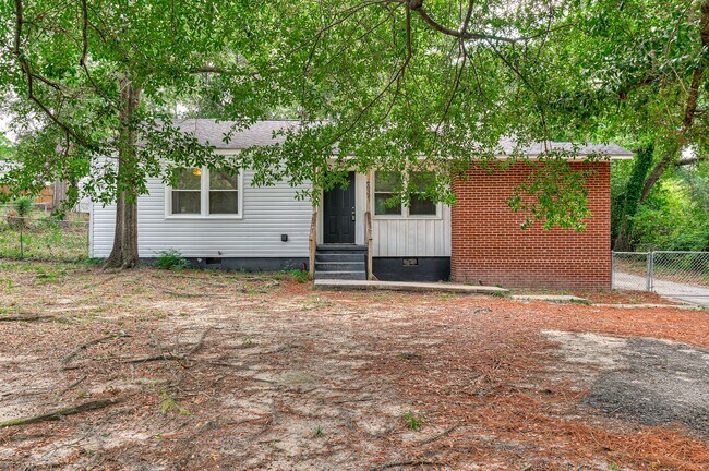 Building Photo - 2832 Cornelia Rd