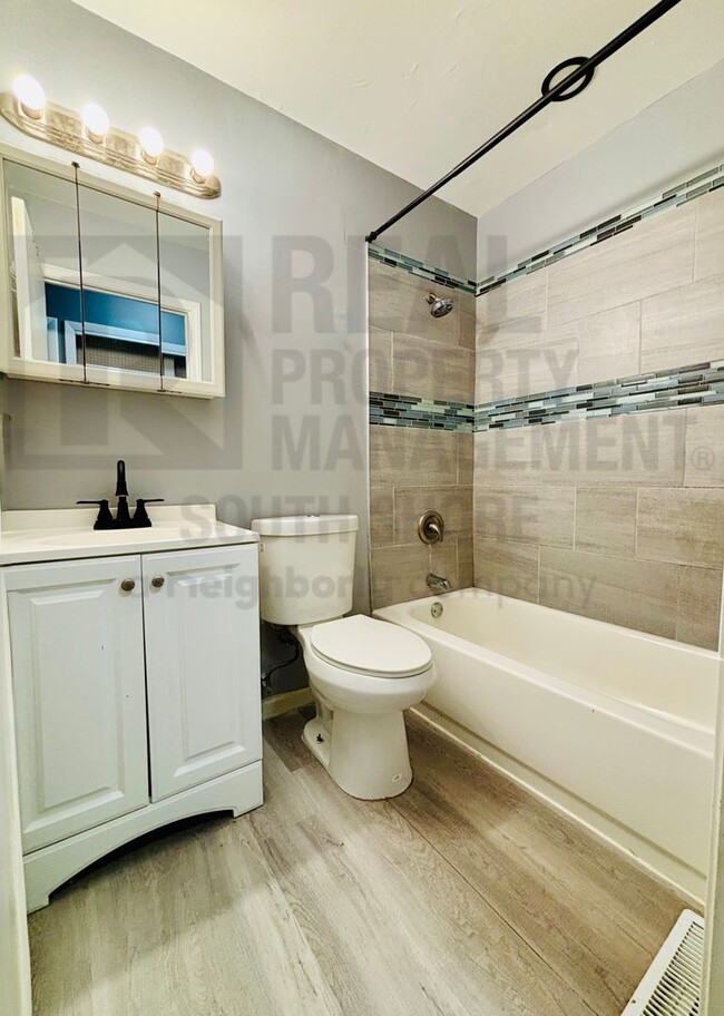 Building Photo - Remodeled 4 Bed/2 Bath Home w/ Garage & Large Backyard