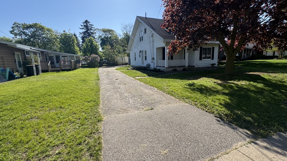 Building Photo - 3220 Wayburn Ave SW