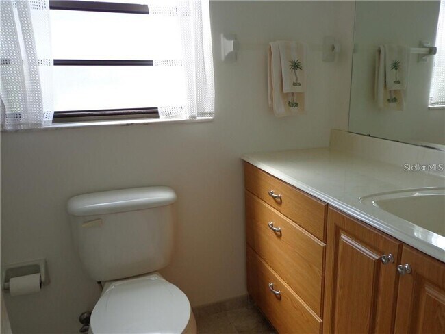 Building Photo - 7070 Fairway Bend Ln