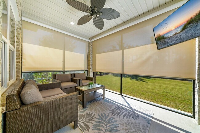 Building Photo - 526 Meadow Lake Dr