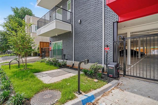 Building Photo - 2217 N Fitzhugh Ave